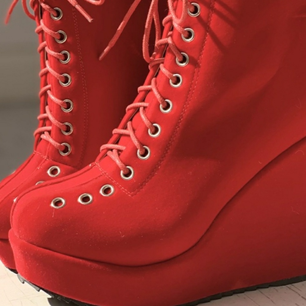 Meet your Posher, Queen